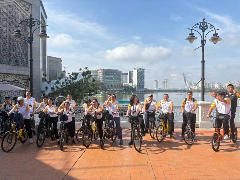 GIT Academy Tourist Guide Course students on Putrajaya Cycling Fun activity, 6 December 2025